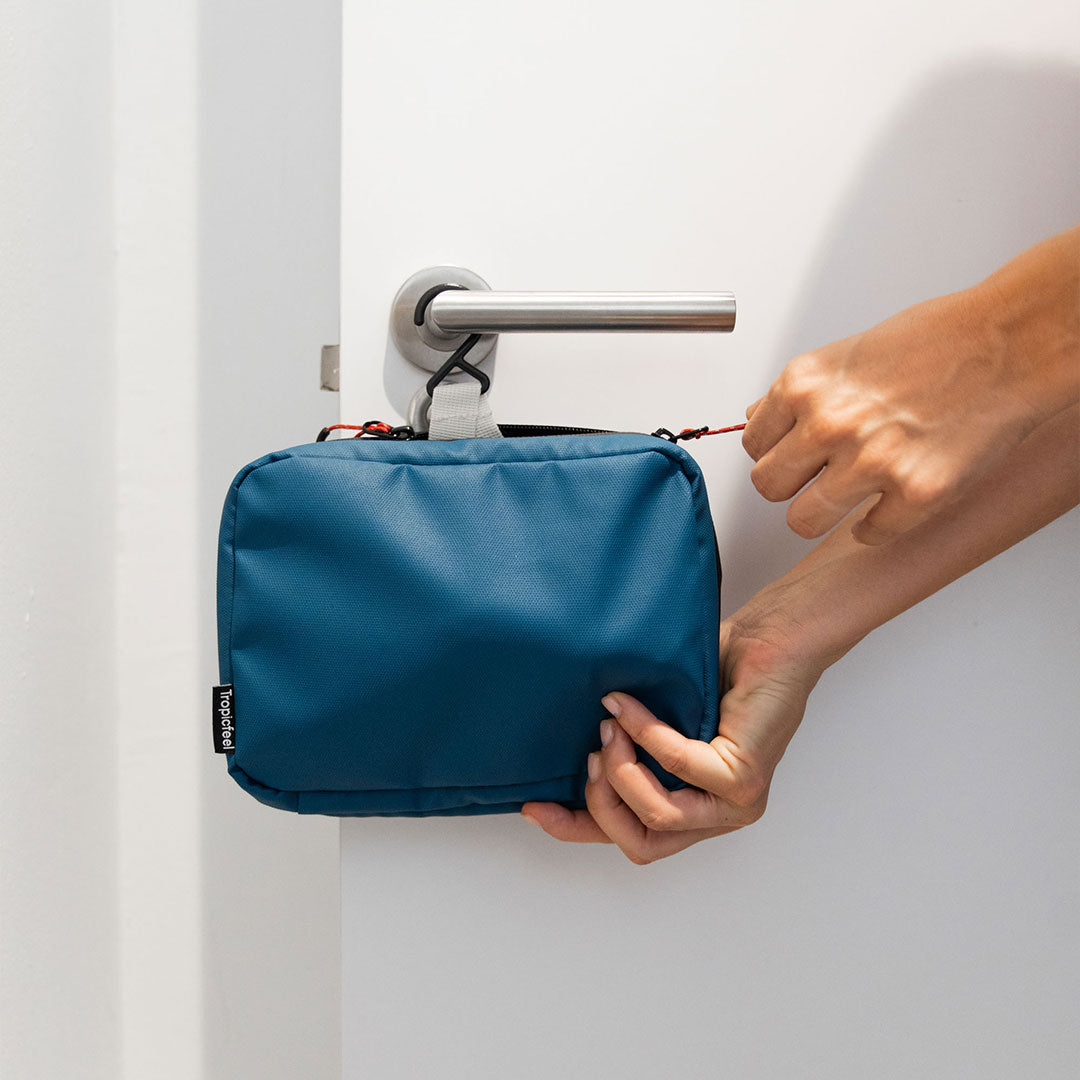 FidLock<sup>®</sup> Toiletry Ocean Blue